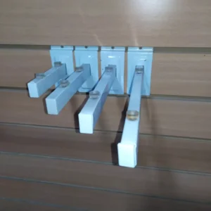 Mensula para vidrio para panel ranurado x 50 UNIDADES – Blanco